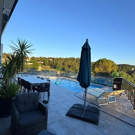 Avec Vue Panoramique Sur Les Cevennes *