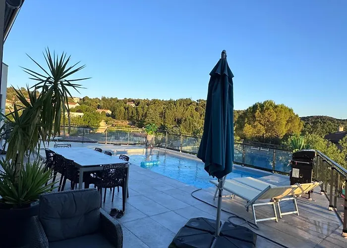 Avec Vue Panoramique Sur Les Cevennes *